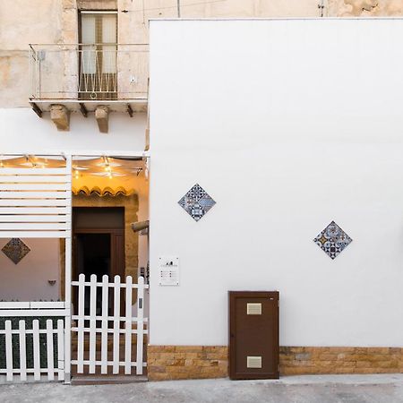 Centro Storico Sciacca - Casa Di Pisa Cortile Termine Villa Buitenkant foto